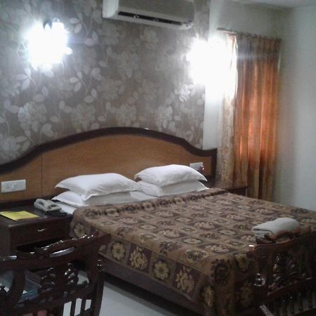Celebration Hotel And Resort Rewa Extérieur photo