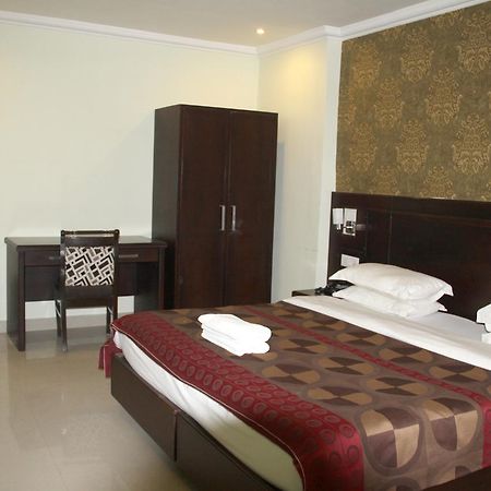 Celebration Hotel And Resort Rewa Extérieur photo