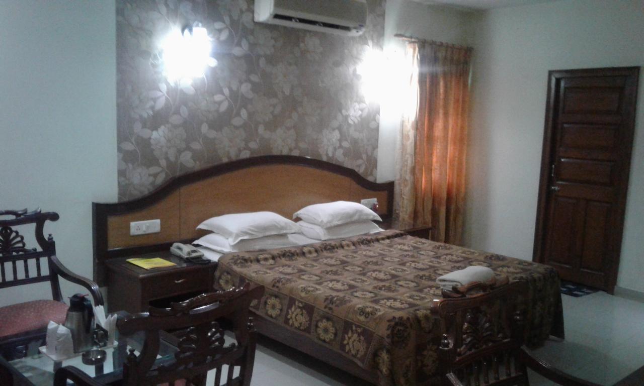 Celebration Hotel And Resort Rewa Extérieur photo