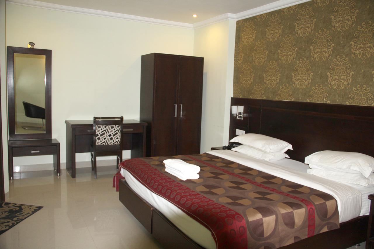 Celebration Hotel And Resort Rewa Extérieur photo