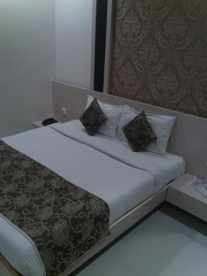 Celebration Hotel And Resort Rewa Extérieur photo
